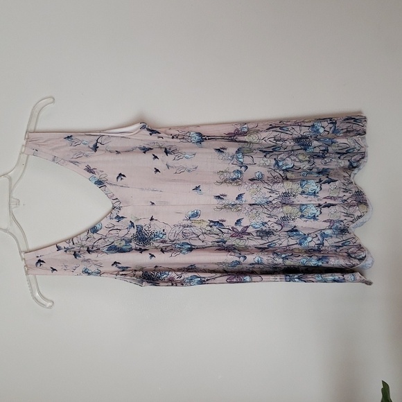 Beautiful beige with blue and purple floral design, scalloped hem, longline tank - Picture 6 of 8